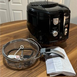 New Delonghi Deep Fryer